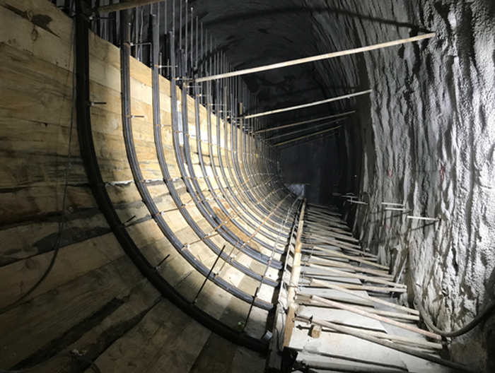 厦门第二西通道下穿兴湖路暗挖双连拱隧道主体结构提前完工